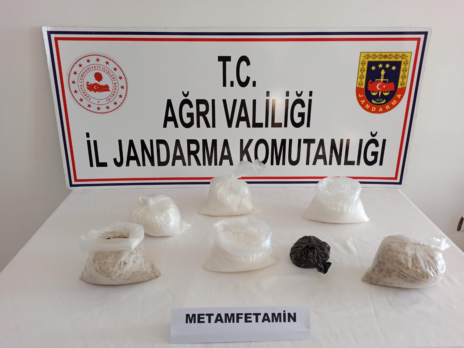 Ağrı Jandarma’dan 5 kg uyuşturucu operasyonu