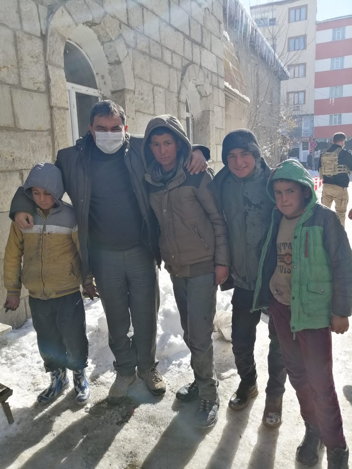 Kaymakam ve Belediye Başkanı Alper Balcı’nın Çocuk Şefkati