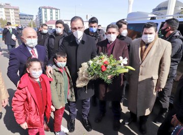 Bakan Kasapoğlu’nun Ağrı temasları akşam saatlerinde de devam etti