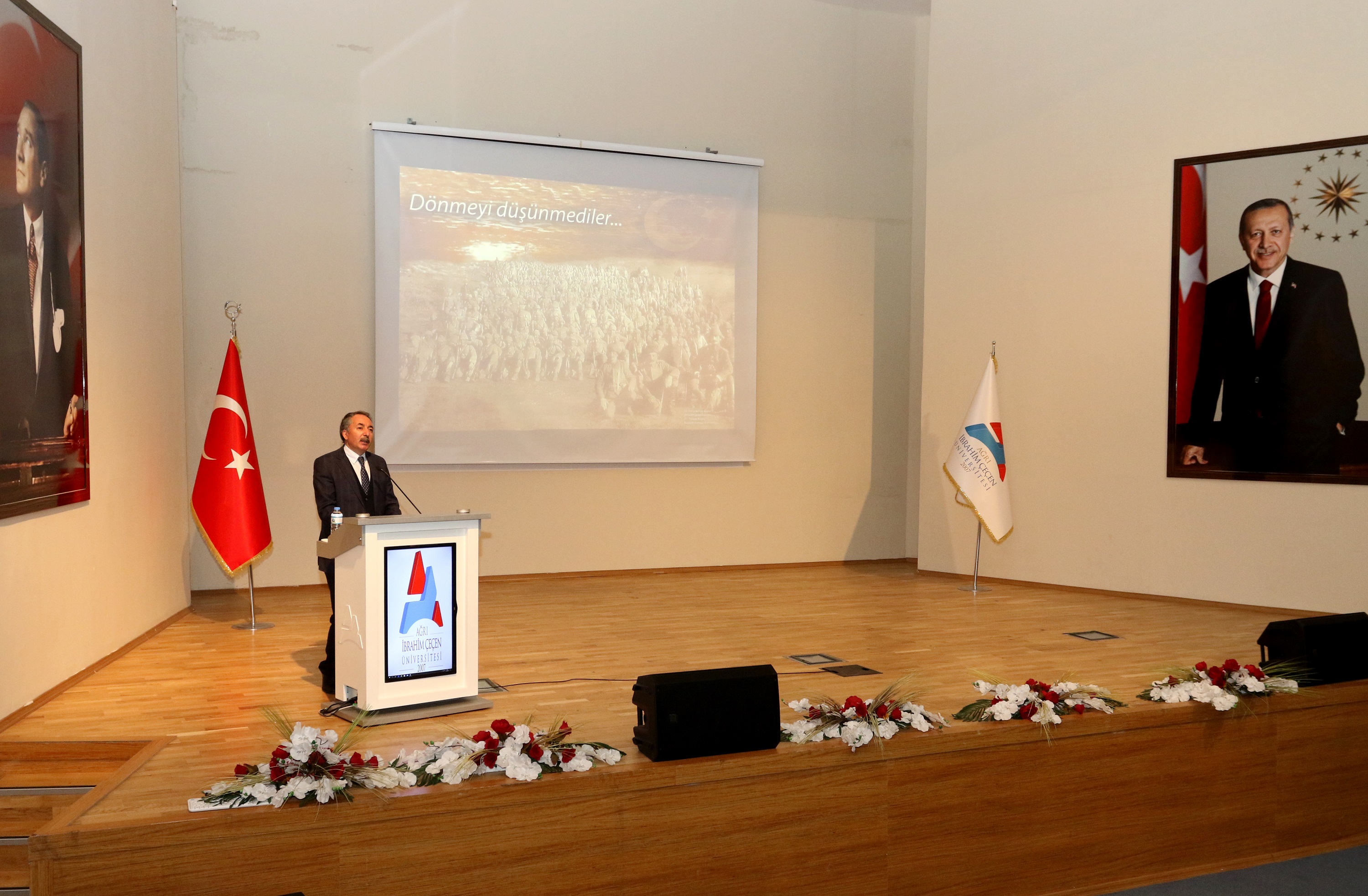 AİÇÜ’de Mehmet Akif ve Milli Ses Konferansı Gerçekleştirildi