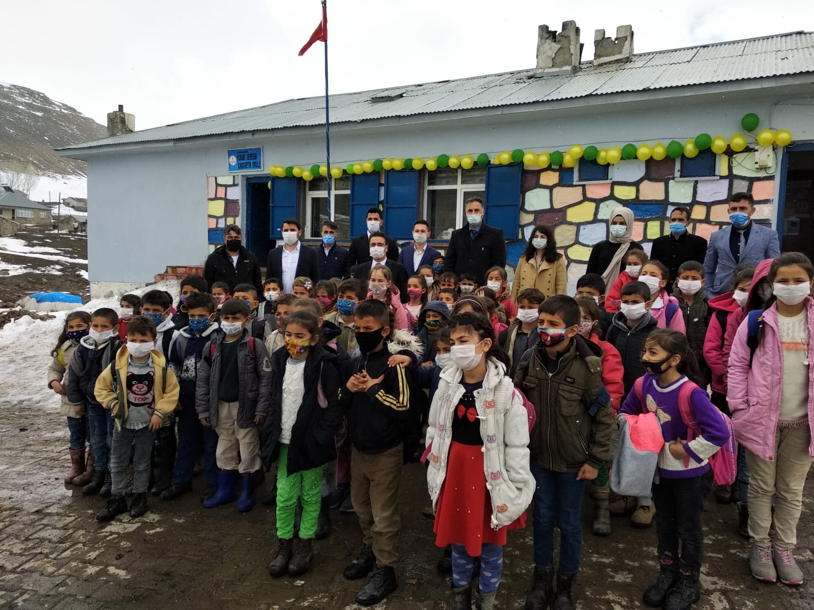 Hamur’da atıl binadan yeni okul yapıldı.