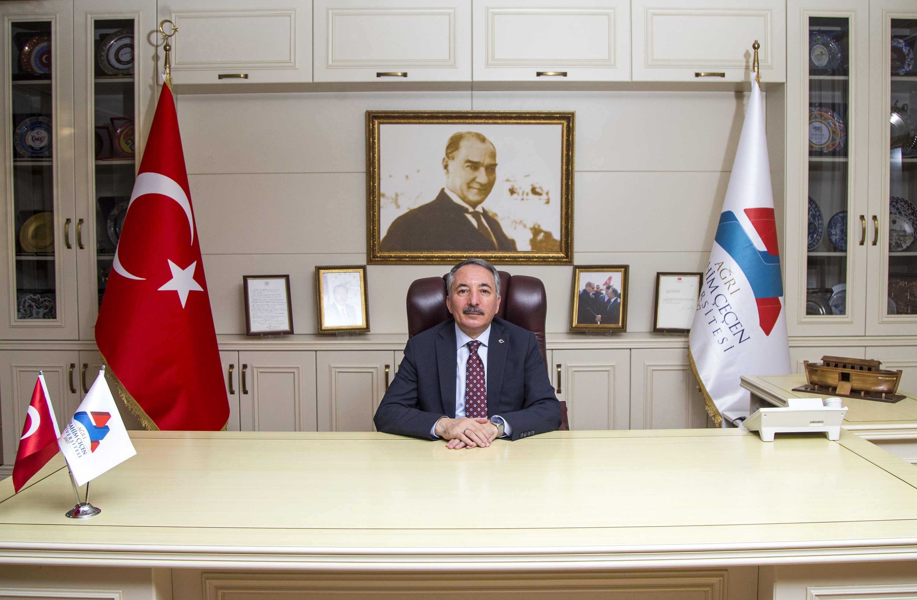 AİÇÜ Rektörü Prof. Dr. Sayın Abdulhalik KARABULUT’un Ağrı’nın Kurtuluş Bayramı İçin Yayınlamış Oldukları Kutlama Mesajı