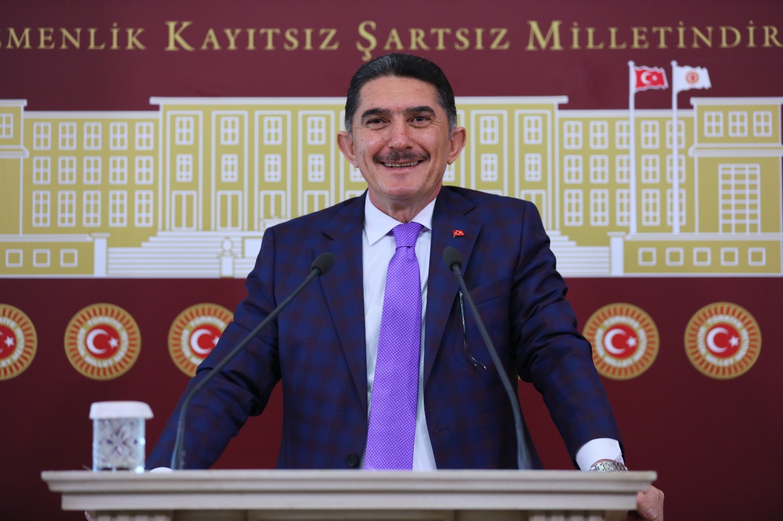 AK Parti Ağrı Milletvekili Plan ve Bütçe Komisyonu Üyesi Ekrem Çelebi, 24 Temmuz  Gazeteciler ve Basın Bayramı dolayısıyla kutlama mesajı yayınladı.