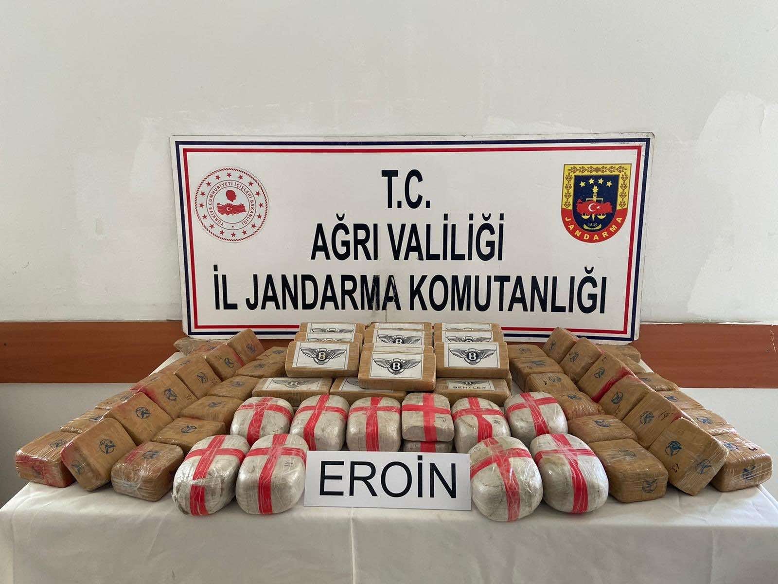 Ağrı’da Jandarma Zehir Tacirlerine Geçit Verilmedi