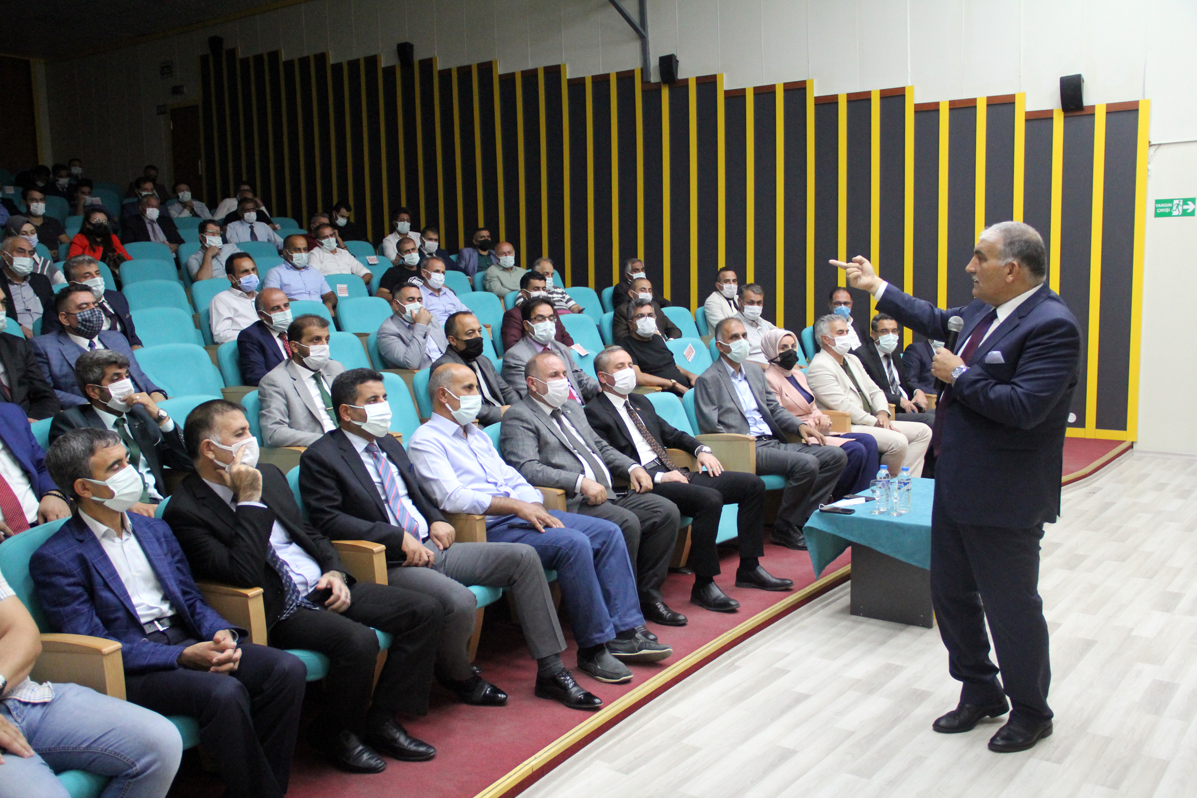Ağrı’da okul müdürlerine yönelik “Eğitimde Yeni Paradigmalar” konulu konferans