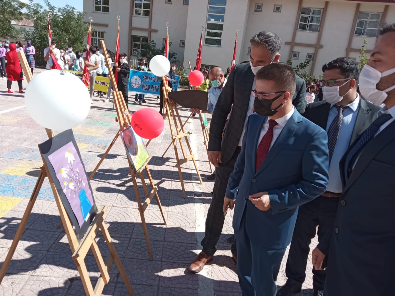 Hamur ‘da ilköğretim haftası kutlamaları yapıldı.