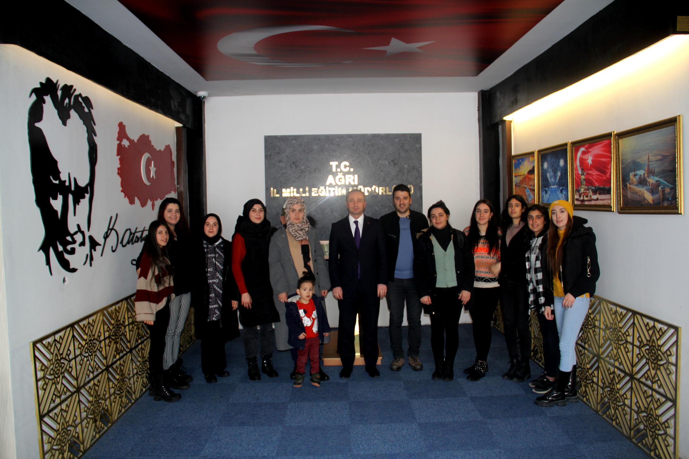 Ağrı Milli Eğitim Müdürü Kökrek, İspanya’ya gidecek olan öğrencileri yolcu etti