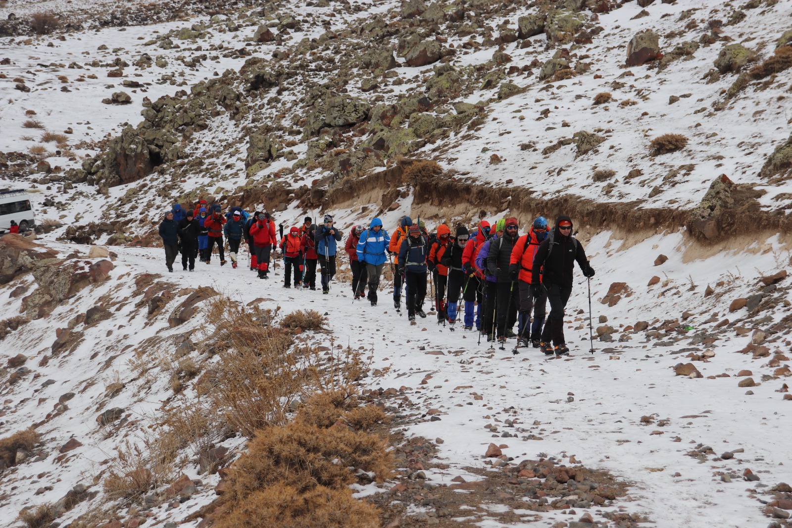 27 dağcı, Ağrı Dağı’nda zirve tırmanışına başladı