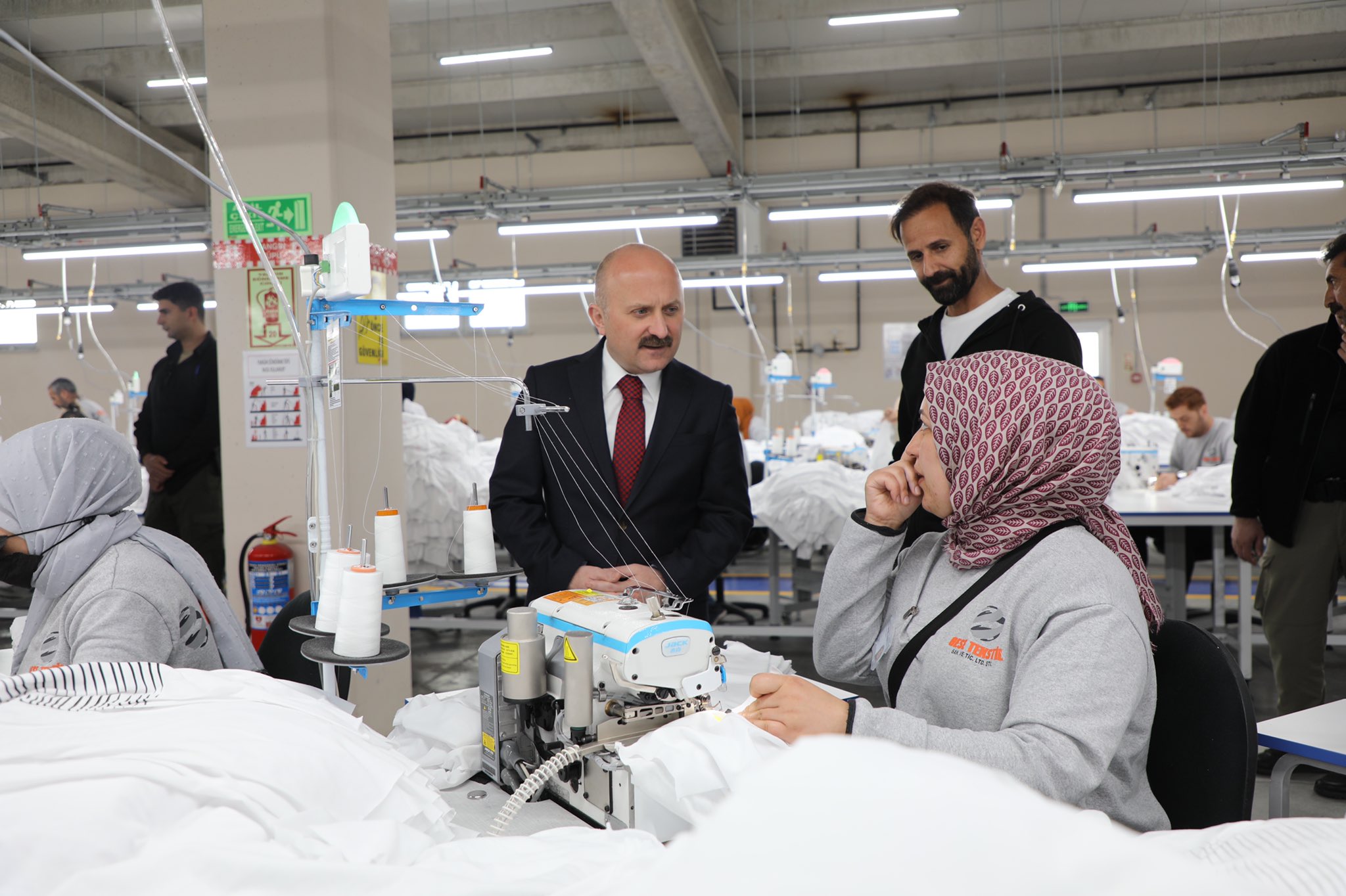 Vali Dr. Osman Varol, GESE Tekstil’e ziyarette bulundu.