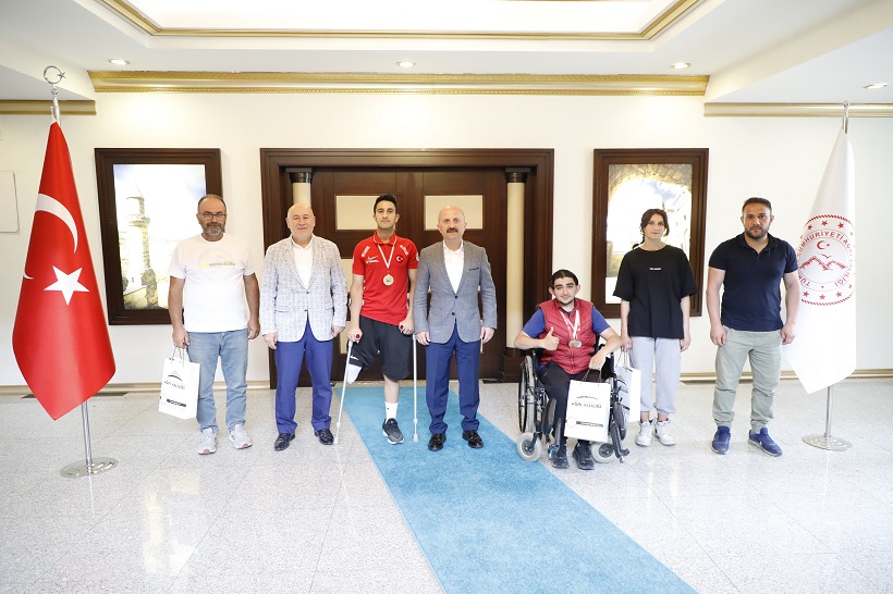 Ağrılı Özel Sporculardan Vali Varol’a Ziyaret