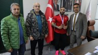 Milli Sporcu Muhammed Ali Bulgay Çiçeklerle Karşılandı