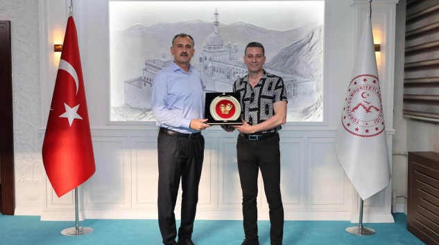 Türkiye Boks Federasyonu Başkanı Suat Hekimoğlu, Vali Bozkurt’u makamında ziyaret etti