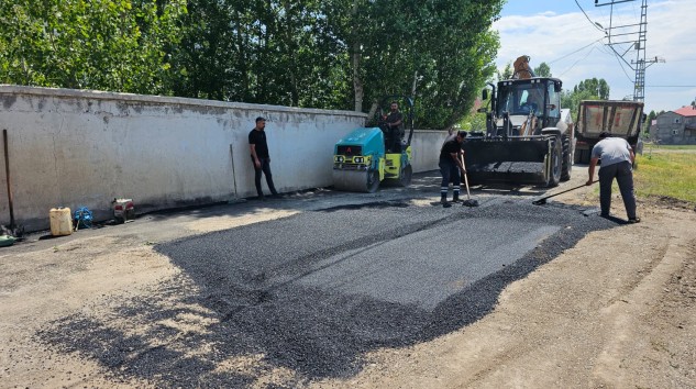 KENT GENELİNDE ASFALT YAMA ÇALIŞMALARI ARALIKSIZ SÜRÜYOR